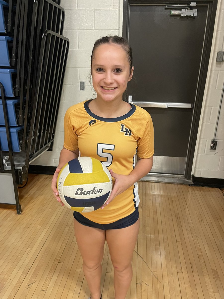 HMSVB8's tweet image. Congrats to our B Team on their win against LMS tonight! A Team is ready to fight for their win against the Jays at the Battle Of the Birds tournament in a few weeks!! Congrats to our Athlete of the Game, Marissa C! THOSE DIVES THOUGH! 👏🏻 @HMSEaglePride @heritagescoop @LNEagleVB