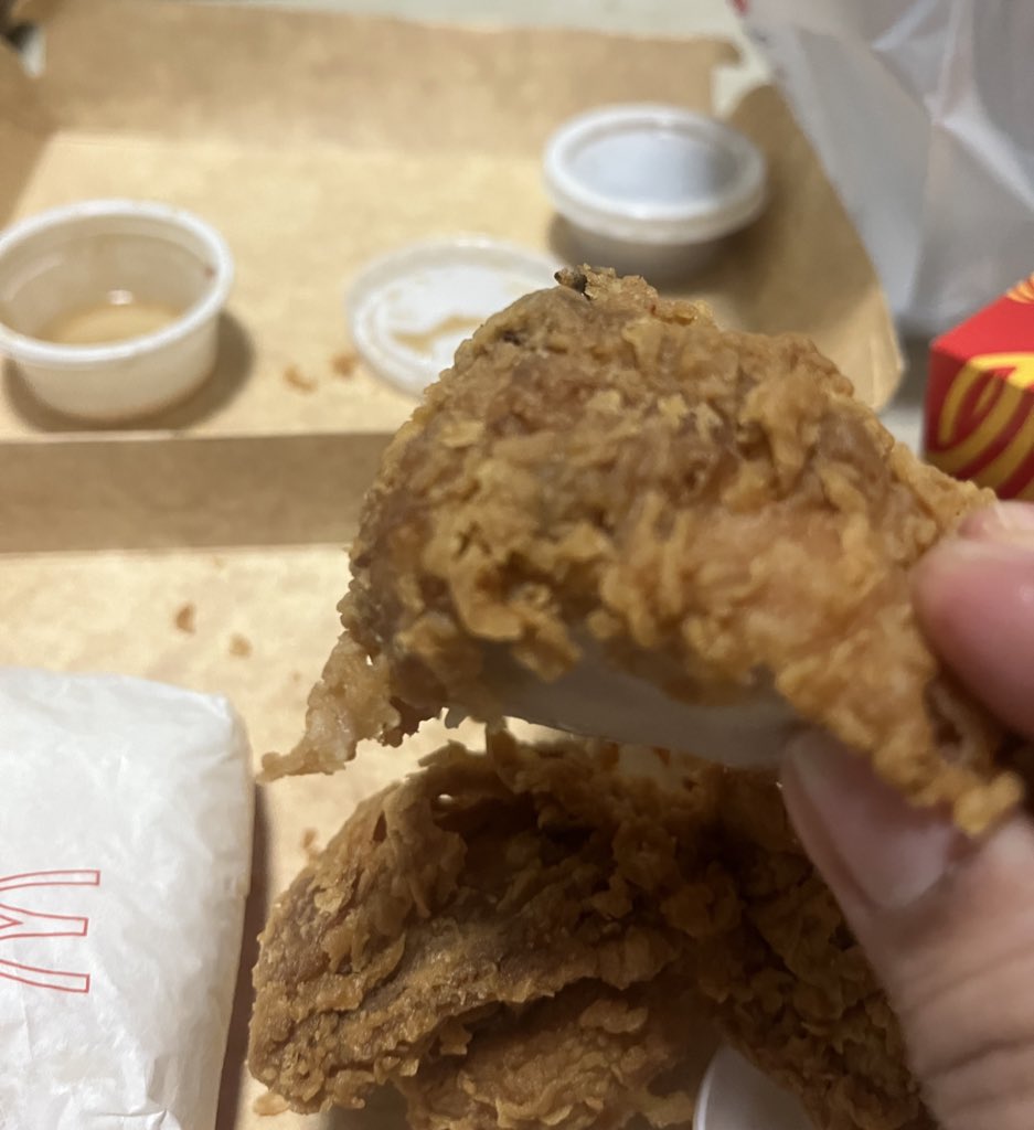 gaylezcorrea's tweet photo. @McDo_PH what happen to your chicken mcdo??😋😬it���s been a while since i last ate chicken mcdo and i was really surprised to see how smallll the chicken was!🤭😋✌🏻all breadings🤦🏻‍♀️
Quite disappointed actually😔 https://t.co/HZGQzoL6Gt
