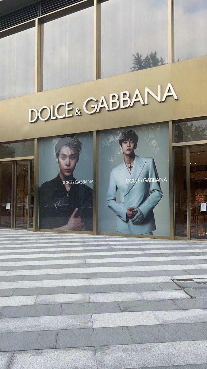 โอมายก้อดดดด วันนี้มีมครไปสยามก็อย่าลืมแวะดูนะคะ ตามหาคนไทยคนแรกที่ถ่ายป้ายโดยองหน้าช้อปไทยค่ะ 🥹