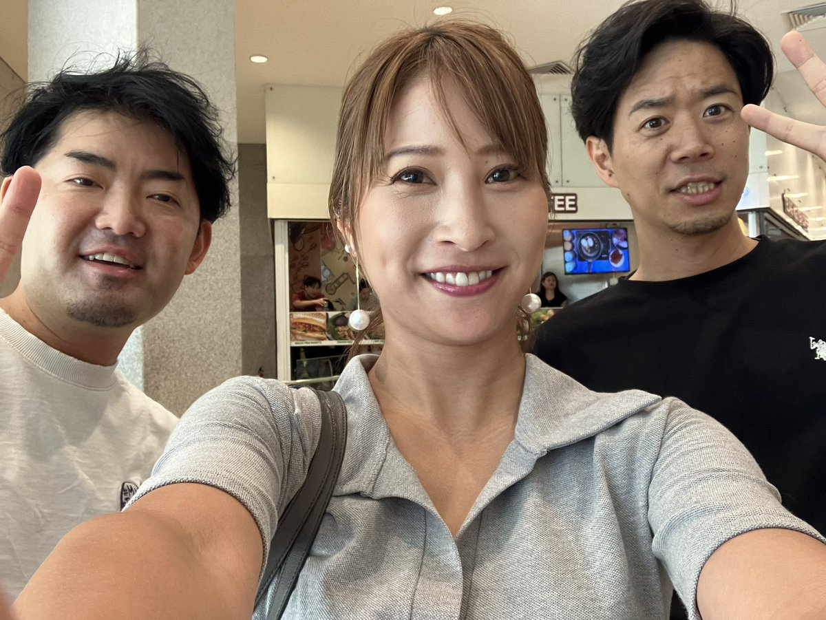 Denkiyohoushi's tweet photo. じゃーん‼️
鉄塔NFTをはじめとした、先進技術やアジアでのマイクログリッドを手掛けるシンガポール🇸🇬のGGGさんへインタビューしてきました‼️🤗
電力インフラがゲームに！？これまたおもしろそうです🤗⚡️⚡️
#GGG #電力インフラ　#東電PG https://t.co/1ojKM5xrE2