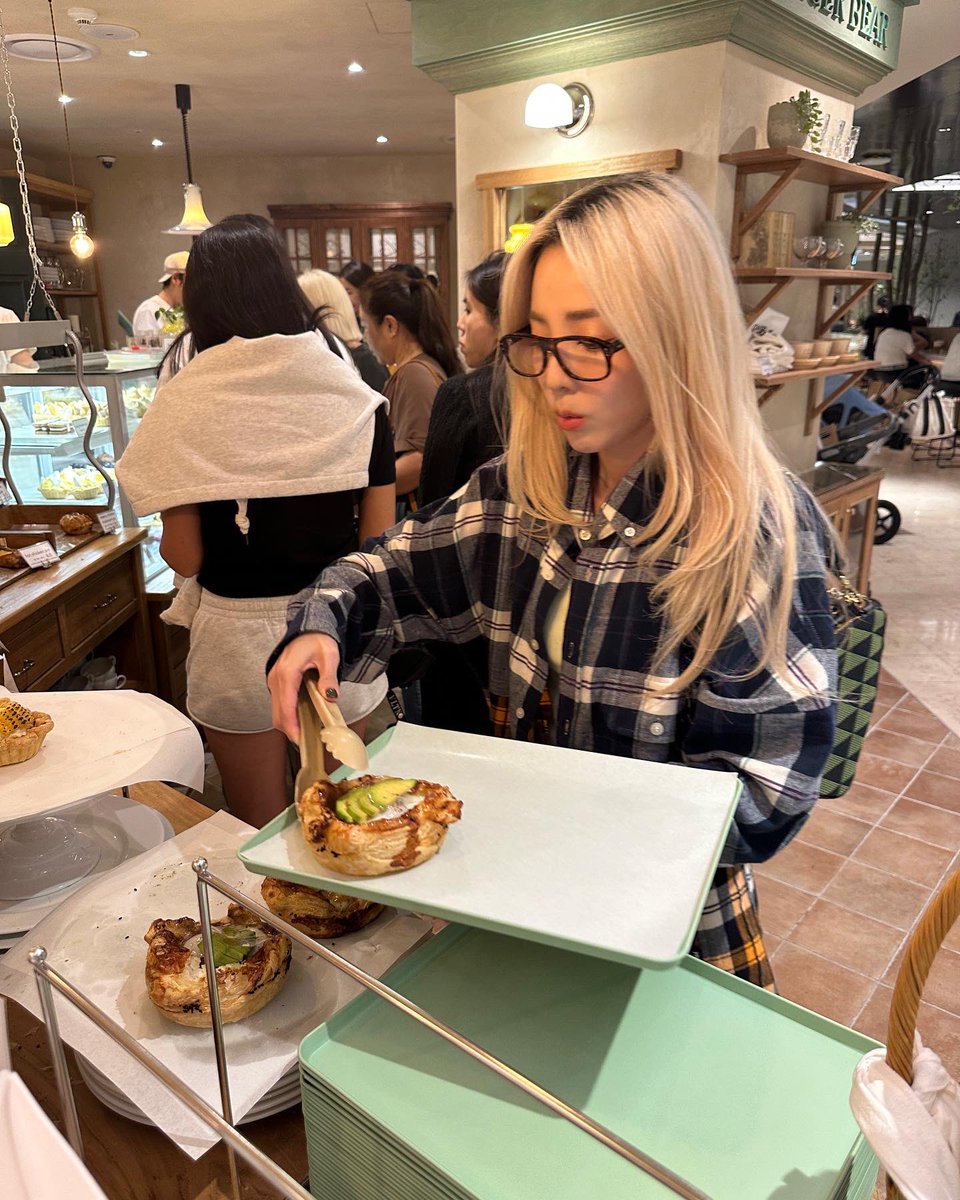 krungy21's tweet photo. 🥐🍞🥖🥧🍰☕️😋 https://t.co/mia7Jj91Zp