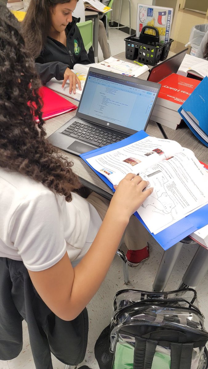 Mrs_Cortez12's tweet image. Amazing Owls in action, crafting #StudyGuides for their Texas History assessment 📚🤠! Love how they&apos;re combining information from various sources to master the test! 🌟 #TexasHistory #LearningTogether #StudentSuccess

@STAGinPG @DrReyC