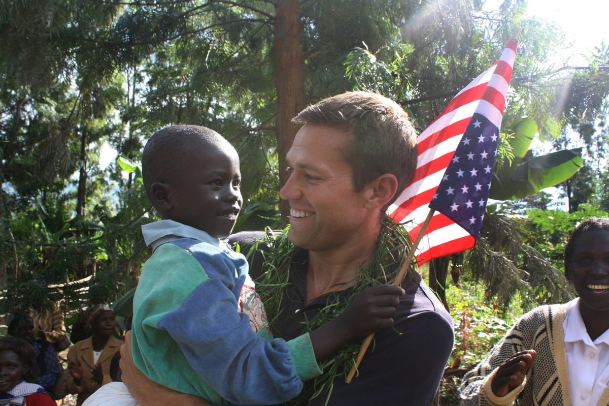 Lifting hearts and minds in Mogadishu, Somalia. We saw, treated, and educated over 400 patients in the farming area outside of Mogadishu, Somalia... This little girl was one of my favorites. Such kind people are full of gratitude. ♥️
