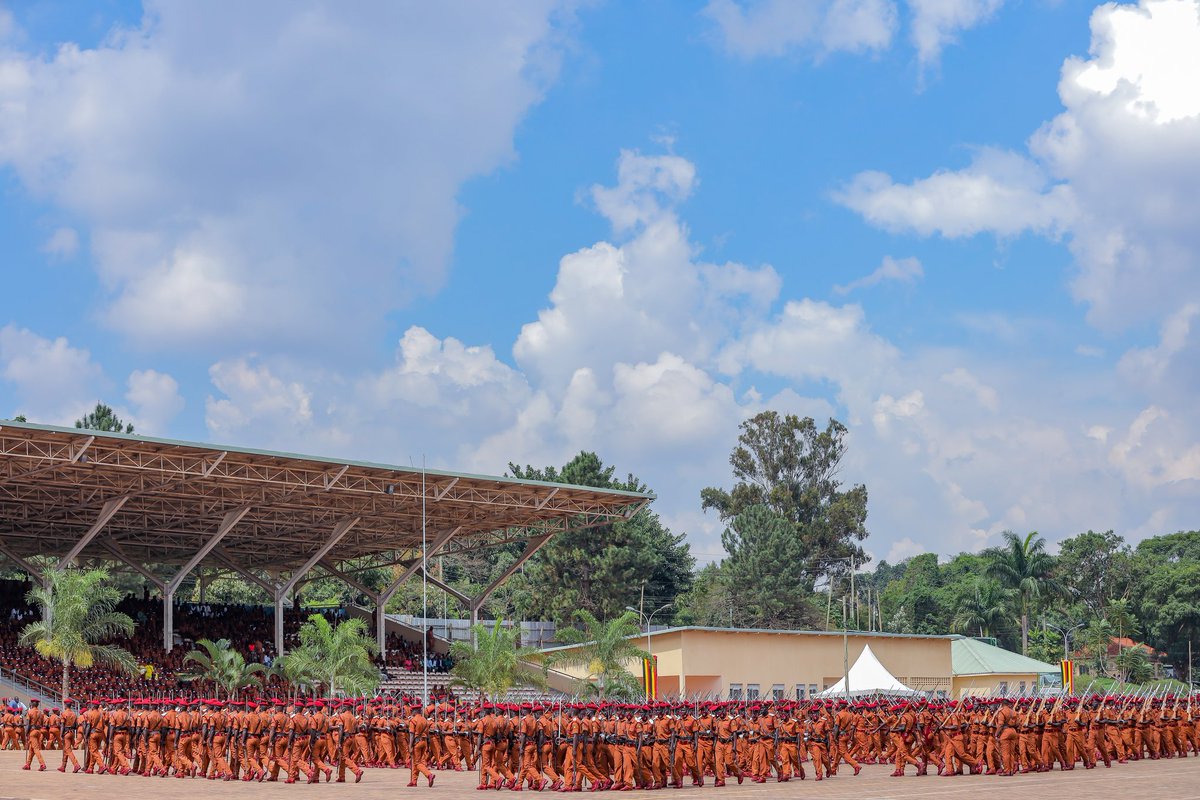 UgandaPrisons's tweet photo. 🇺🇬👮‍♂️👮‍♀️ Uganda Prisons Service exemplifies excellence in Parade and Smartness!!

The unwavering commitment of Prisons Officers to discipline and professionalism shines bright. 🌟👏 

#UgandaPrisonsPassout2023 #ParadeExcellence #SmartAndProud https://t.co/16fyHY25We