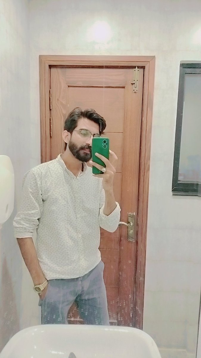 No cheating, Post your last saved photo.