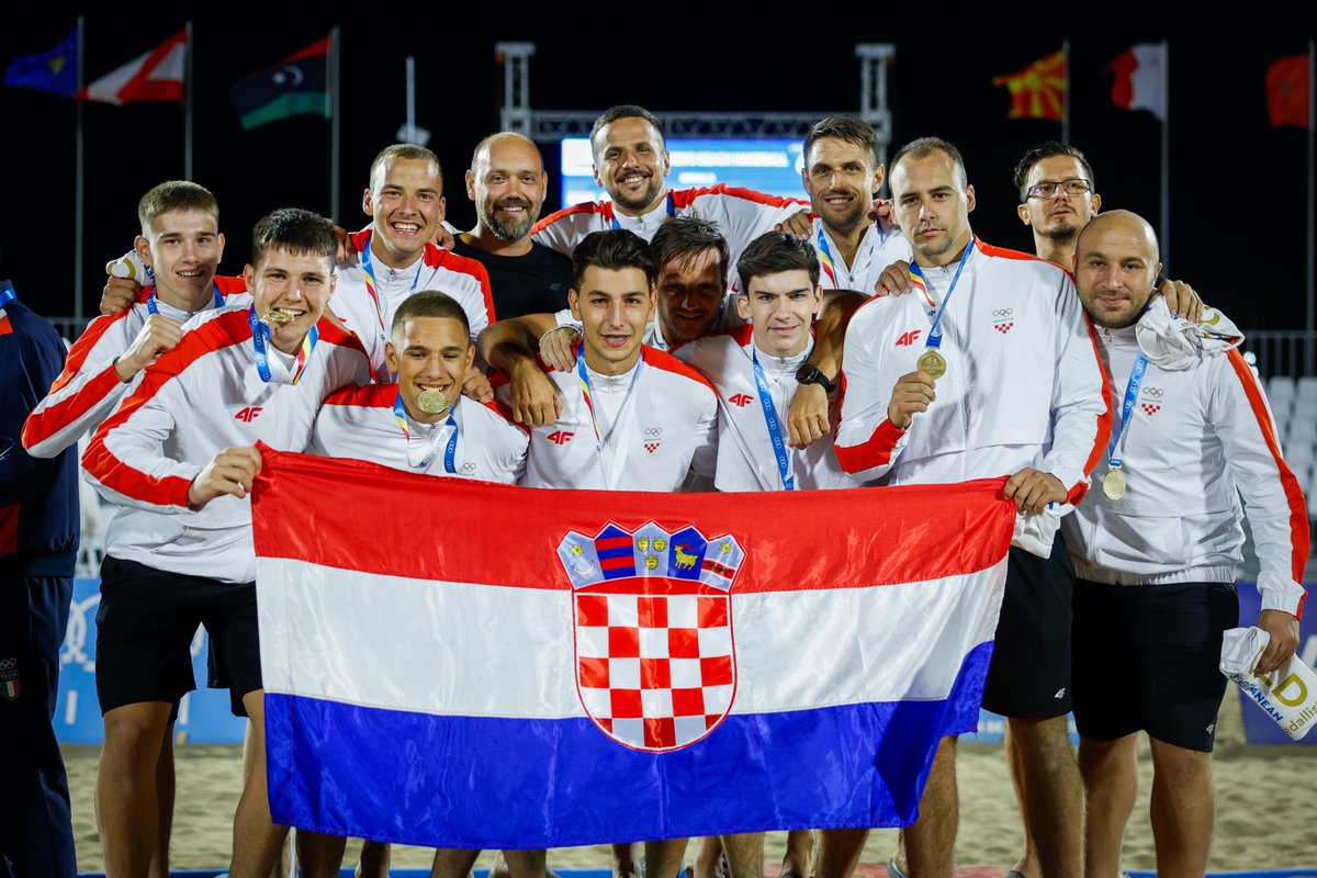 crobeach's tweet photo. Good morning from the 🥇 #crobeachhandball 

#beachhandball #rukometnapijesku 
📸 @kolektiffimages https://t.co/vEUrhlQE4C