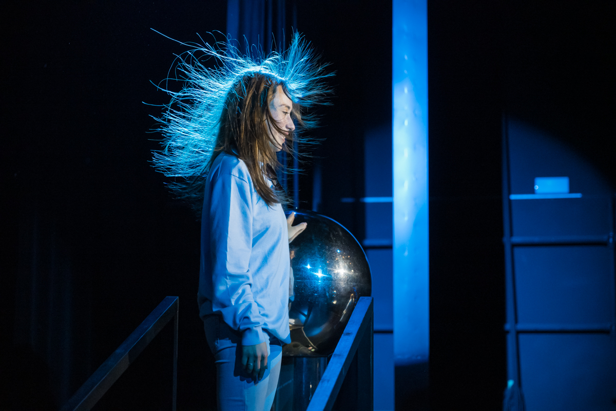CACiencies's tweet photo. 💧Somos agua así que nuestro cuerpo es un buen conductor eléctrico

⚡️Compruébalo en directo en el espectáculo #AltoVoltajeCAC 

¿Te atreves? #TeatrodelaCiencia

🎟️Incluido en la entrada del #MuseudelesCiències https://t.co/TQY9hL0aAz