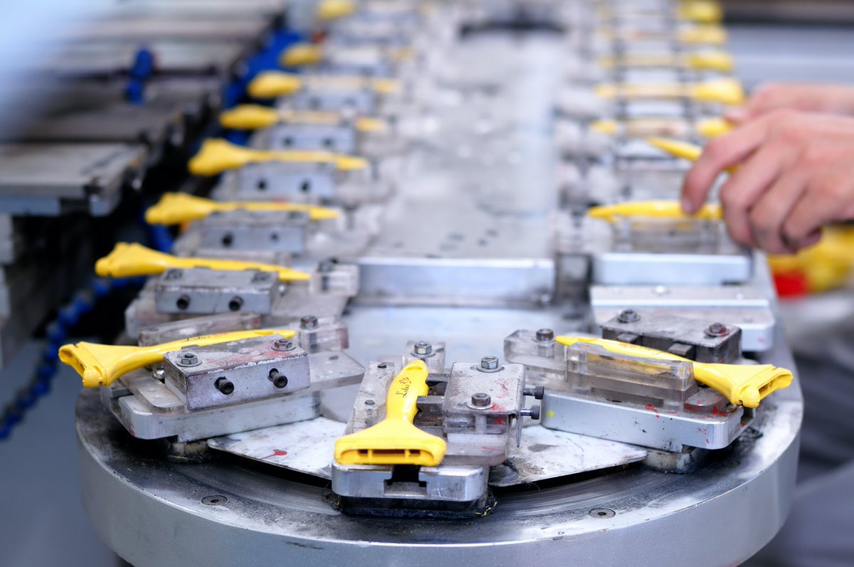 Circuits_eu's tweet photo. A  White-Appliances Industry Case about the Edge Computing and Distributed  Ledger Technologies for Flexible Production Lines in collaboration with  Circ-Uits project partner, Whirlpool. 👇

https://t.co/3FyJBkSYos

#Circuitsproject
#HorizonEU https://t.co/sjGKmNnWRC
