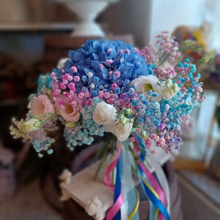 filigheddusc's tweet photo. Ero giovane, sapevo essere solo azzurra. ora sono blu. non ci sarei mai riuscita allora
(laradiceno, Twitter)
#flowershop #cannigione #sardegna #hidrangea #reinbow #arcobaleno🌈 #blu #sky #emozioni #colori #fantasia #felicità https://t.co/i41TdxFmpZ