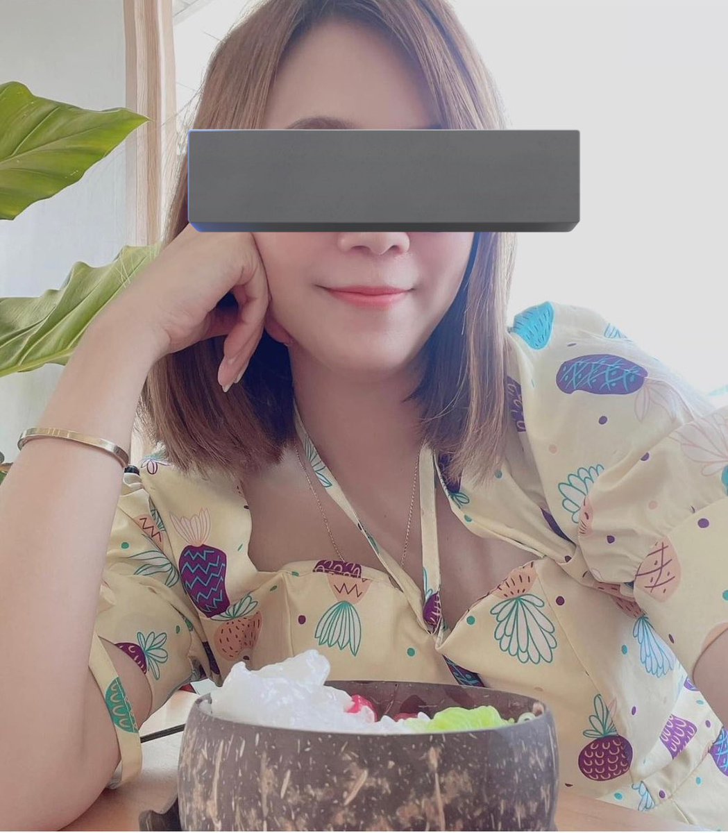 ตัวละครครบแล้วจ้า ไอ้สัสผู้ชายปิดเฟซไปสองวันแล้ว ผญ.เสื้อดำยังเฟียสกีอยู่หน้าเฟซ แล้ว ผญ.เสื้อเหลืองเคยเป็นแฟนไอ้ผู้ชาย ส่วน ผญ.เสื้อดำเป็นแฟนปัจจุบัน ชุลมุนสัส 

ตอนนี้ตำรวจออกหมายเรียกแล้วนะ นาย เบิร์ด แซ่จิว  แต่เฟซใช้ชื่อ อรุณรุ่ง ภูจีระ ตอนนี้ปิดไปแล้ว #โหนกระแส