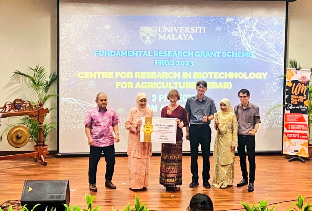 UM_CEBAR's tweet photo. π Congratulations to @robbiebc1981, Drs Norhafiza, and Chua on receiving the Fundamental Research Grant Scheme 2023! ππ¬ #Research #Grant #FRGS https://t.co/E4wYKwXJ74