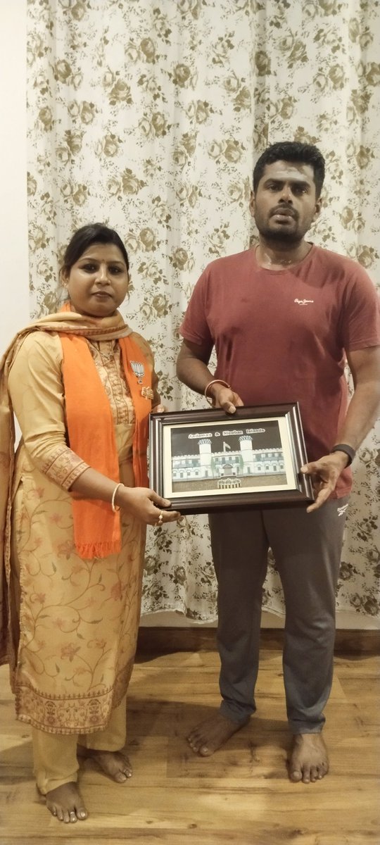 LallLatha's tweet photo. @EnMannEnMakkal , proud to be a prt of the padyatra with my idol Thiru @annamalai_k Ji in Chinnalapatti, The aura &amp; the vibe definitely proves that a golden page in the history if Tamil Nadu politics is coming soon by @BJP4TamilNadu and@annamalai_chap2.
@blsanthosh 
@satyakumar_y https://t.co/zuBb6J4u31