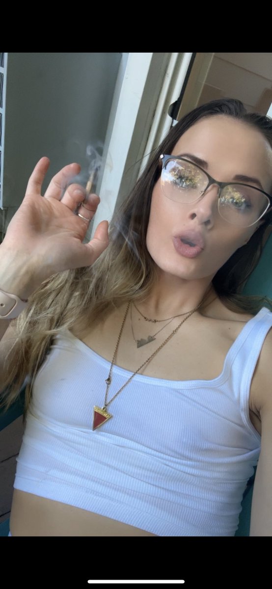 heyhighitsalli's tweet photo. do i like to suck dick? bHAAHAahaha stupid question. next. 🍆🫶🏼 https://t.co/Mewu0YEmrD