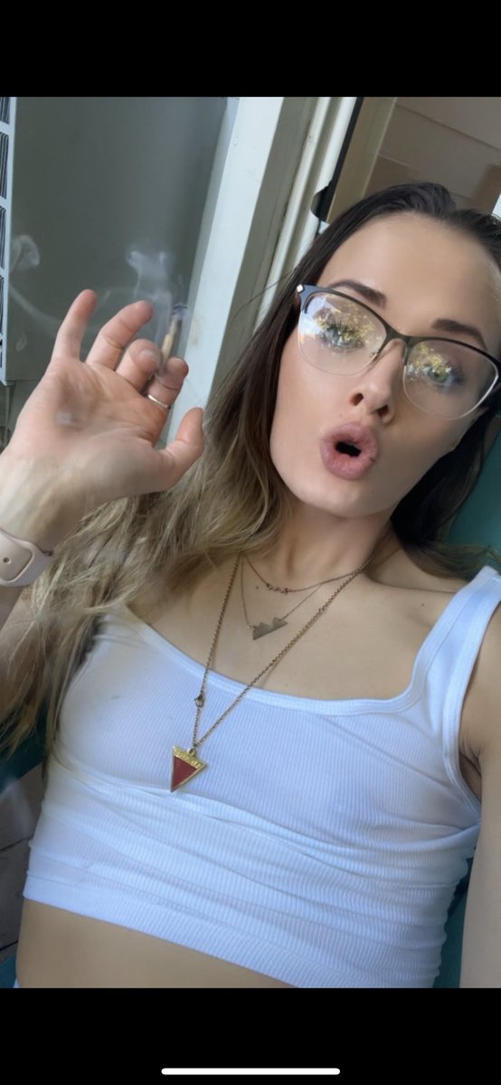 heyhighitsalli's tweet photo. do i like to suck dick? bHAAHAahaha stupid question. next. 🍆🫶🏼 https://t.co/Mewu0YEmrD