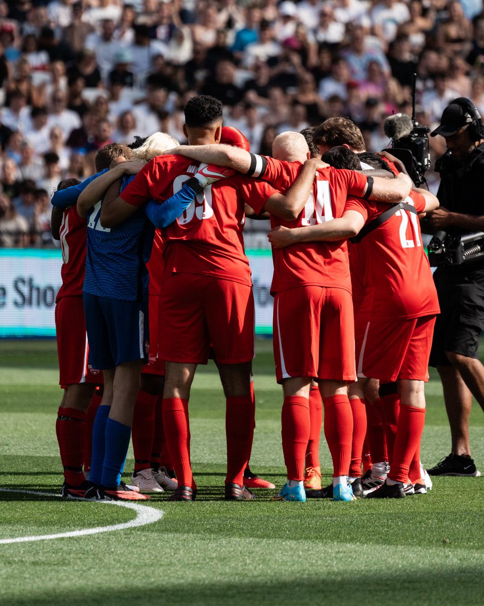 Mad Ready to Make a Difference 🙌

@Sidemen have gone from gaming in their bedrooms to breaking stadium attendance records - changing the charity game with their match against the YouTube Allstars.

#NikeFC #Sidemen   🧵⤵️