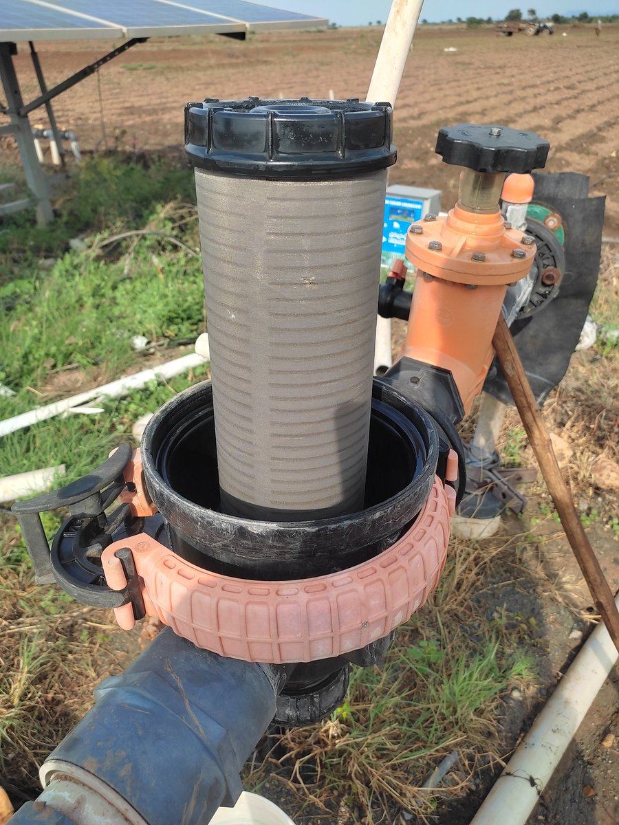 Farmer203_off's tweet image. Ganta ki Okasari Filter clean 🫧 cheyalsi vastundi ...due to lack of ground water ..🕵️🌱💦💧🥲
#DustFilter #DripIrrigation 💧
#farming