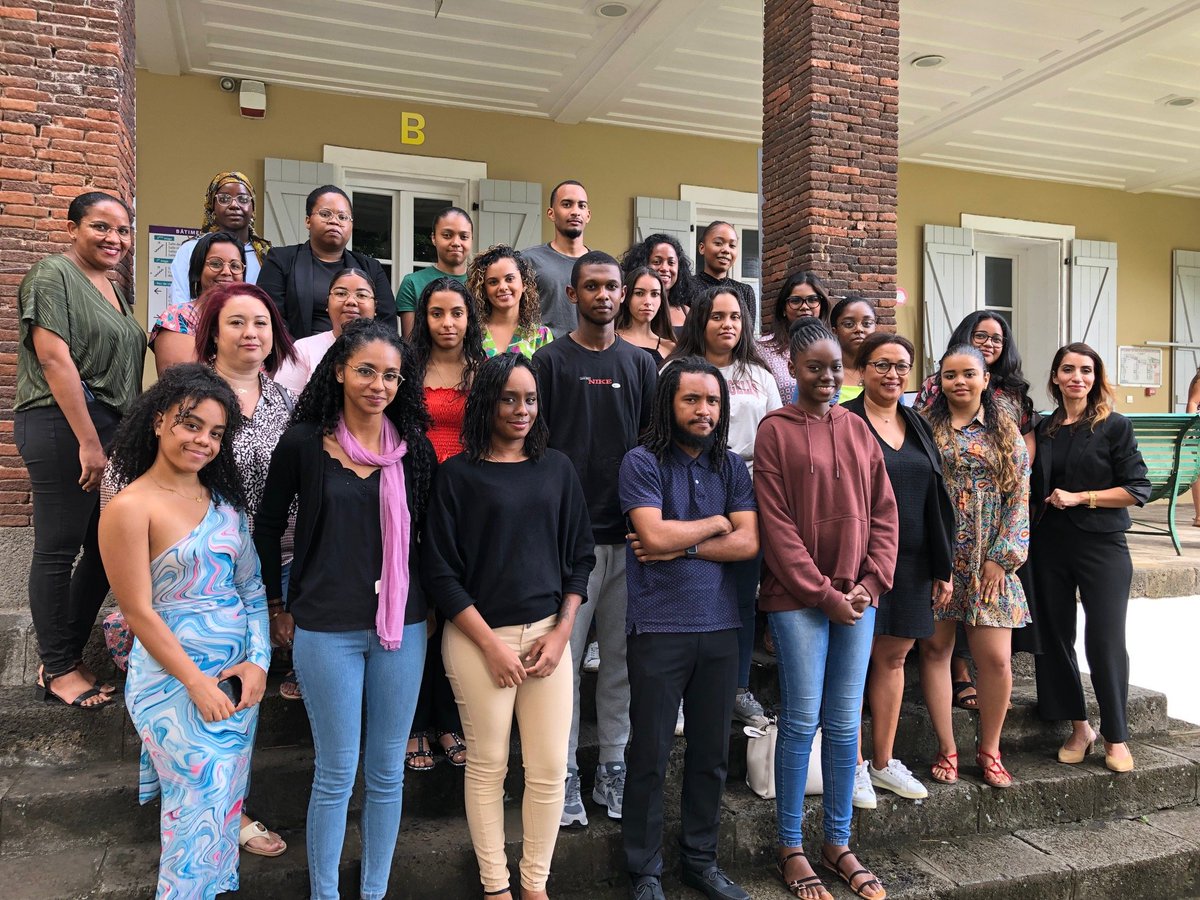 Bienvenue aux étudiants de Licence Pro MGO Management et Gestion des Organisations en alternance ⭐
Après une présentation de l'école, ils ont été accueillis par leur responsable pédagogique Ouafae Lambert. Nous vous souhaitons une excellente année universitaire !