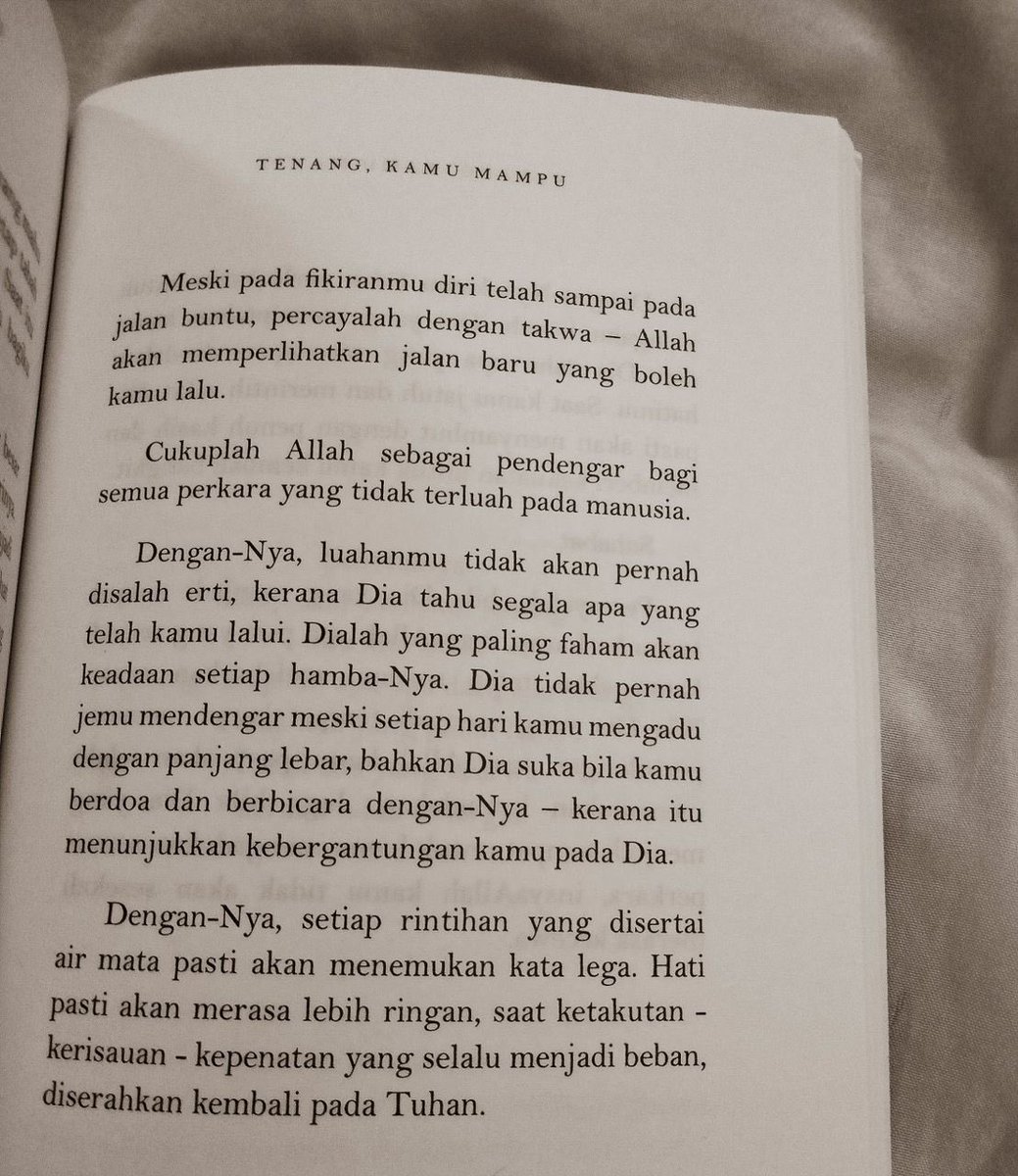 owlsblxck_'s tweet photo. pada akhirnya kamu akan memahami betapa pentingnya melibatkan Allah kedalam setiap masalah 🤍 https://t.co/T9Oj6Po8x7