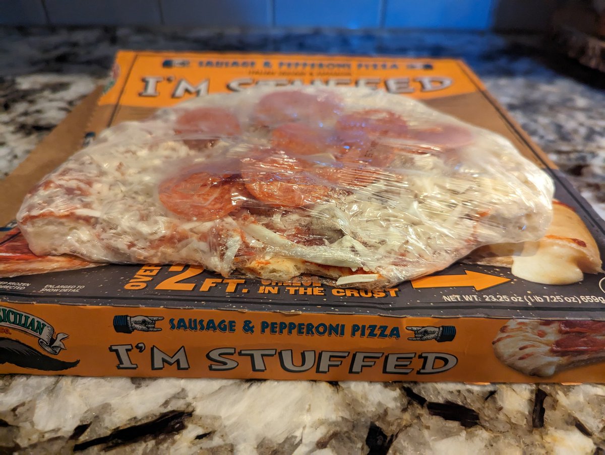 SteelyElk's tweet photo. @ScreaminPizza what happened here? You might want to check on your QA/QC team. 😭 https://t.co/1iEuectsTL