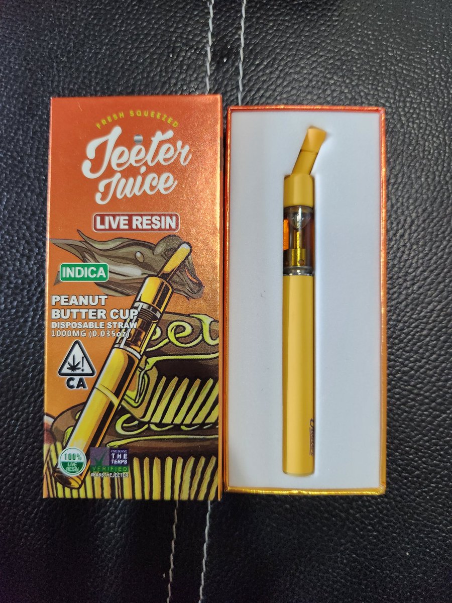 funcloud101's tweet image. Clearance Sale :
น้ำมันกัญชาสกัดเข็มข้น 90% 
แบบพร้อมสูบ สามารถชาร์จแบตได้
แท่งละ มีหลายแบบหลายราคาหลายแบรนด์ 
แท่งละ รวมส่ง 
1,400.- 
line.me/ti/g2/kMpA5L-S…