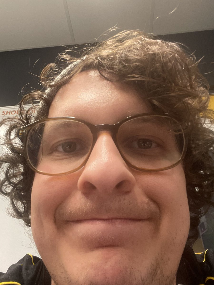 Clumsy 🇦🇺👑 tweet media