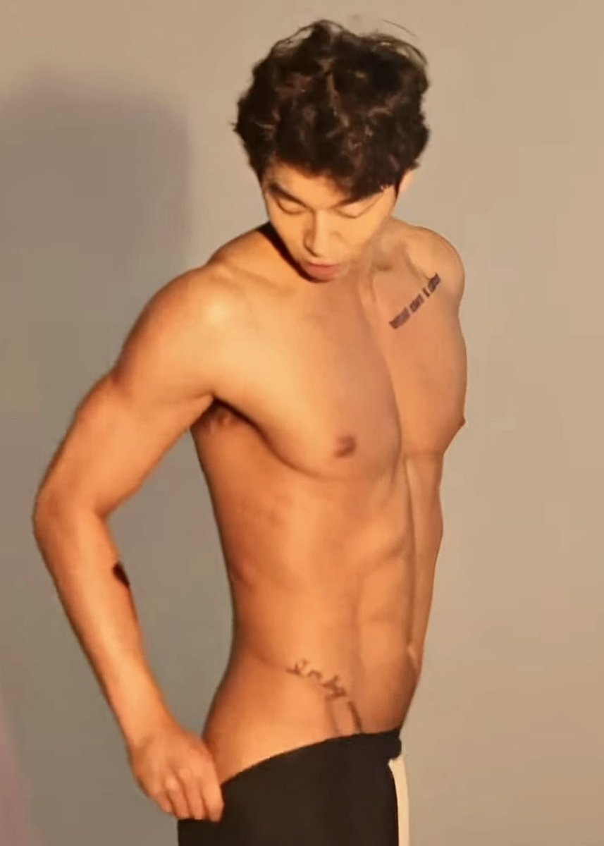 suho_jinyoung's tweet photo. this picture of gong yoo?! 😵‍💫 https://t.co/ZPcBUbMygV