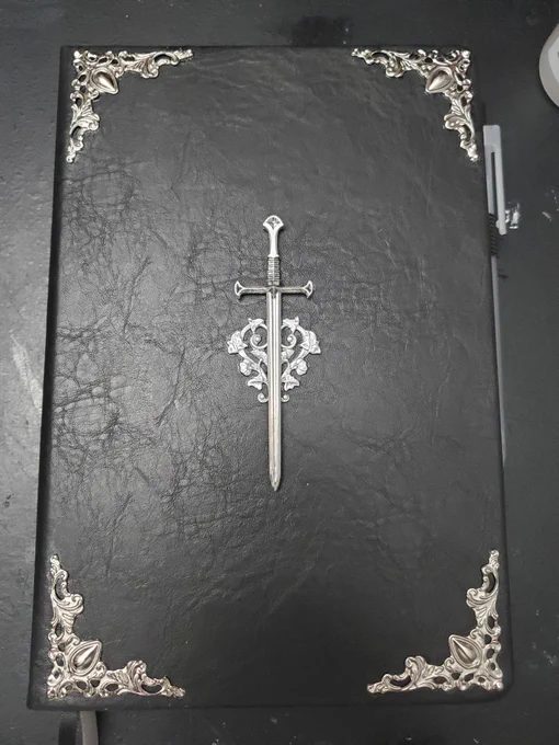 I made a (kinda) vil inspired journal lol