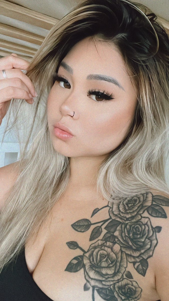 ninaaavooo's tweet photo. I couldn’t decide so Twitter gets them all🖤 https://t.co/zUGX5DW2TN