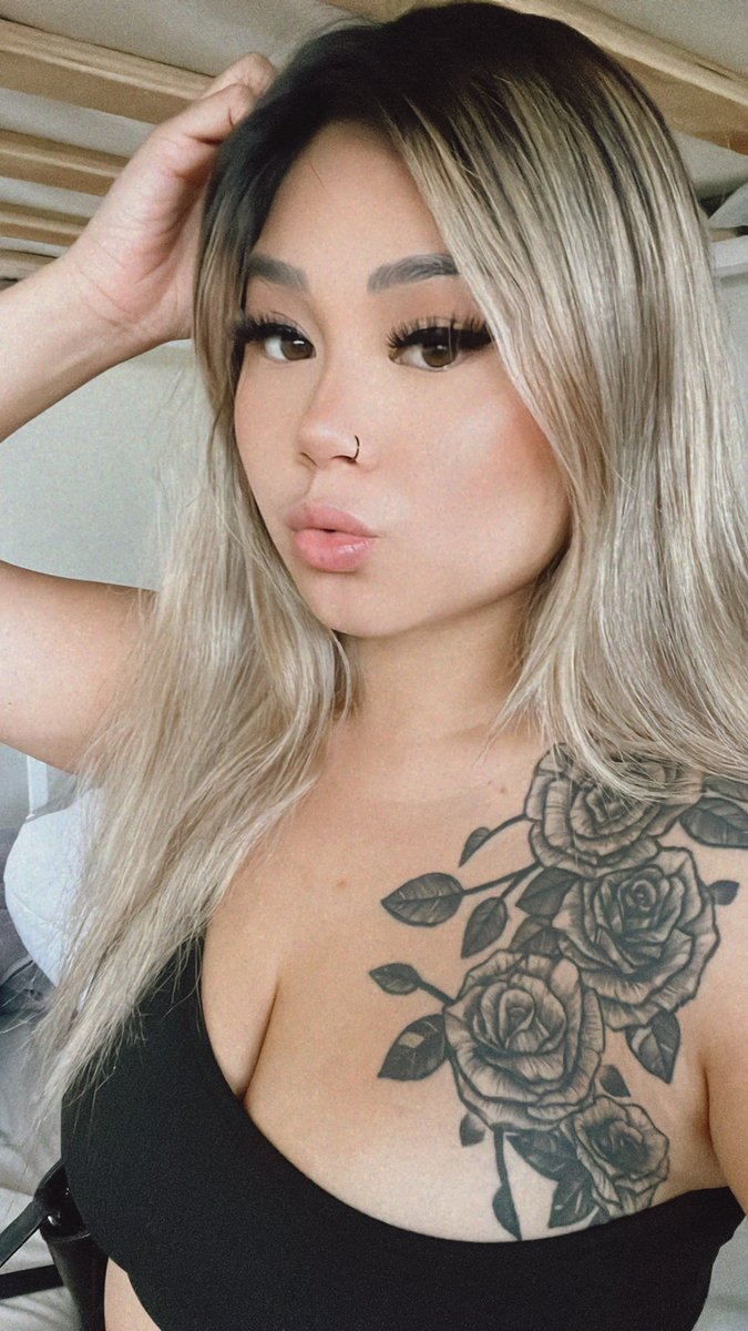 ninaaavooo's tweet photo. I couldn’t decide so Twitter gets them all🖤 https://t.co/zUGX5DW2TN