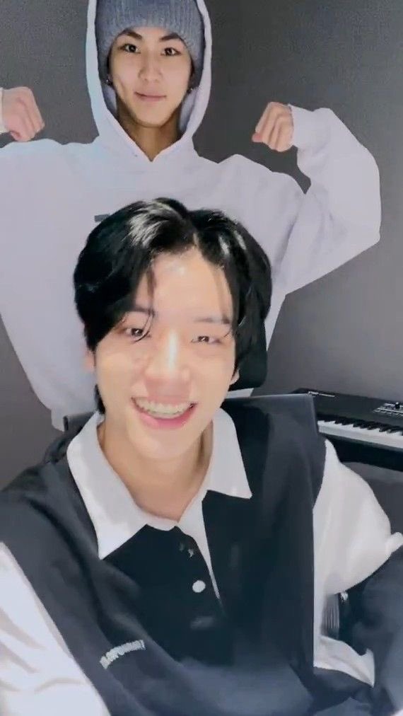 tfwj4ke's tweet photo. happy birthday bae… I LOVE U SO MUCH PLS. i can’t wait to see u again, have a day as gorgeous as u @kookiesthaitea 😘😘😘😘😘 #glari #kless #jakewon #namkook #yunchae https://t.co/Q9dh8w8JWB
