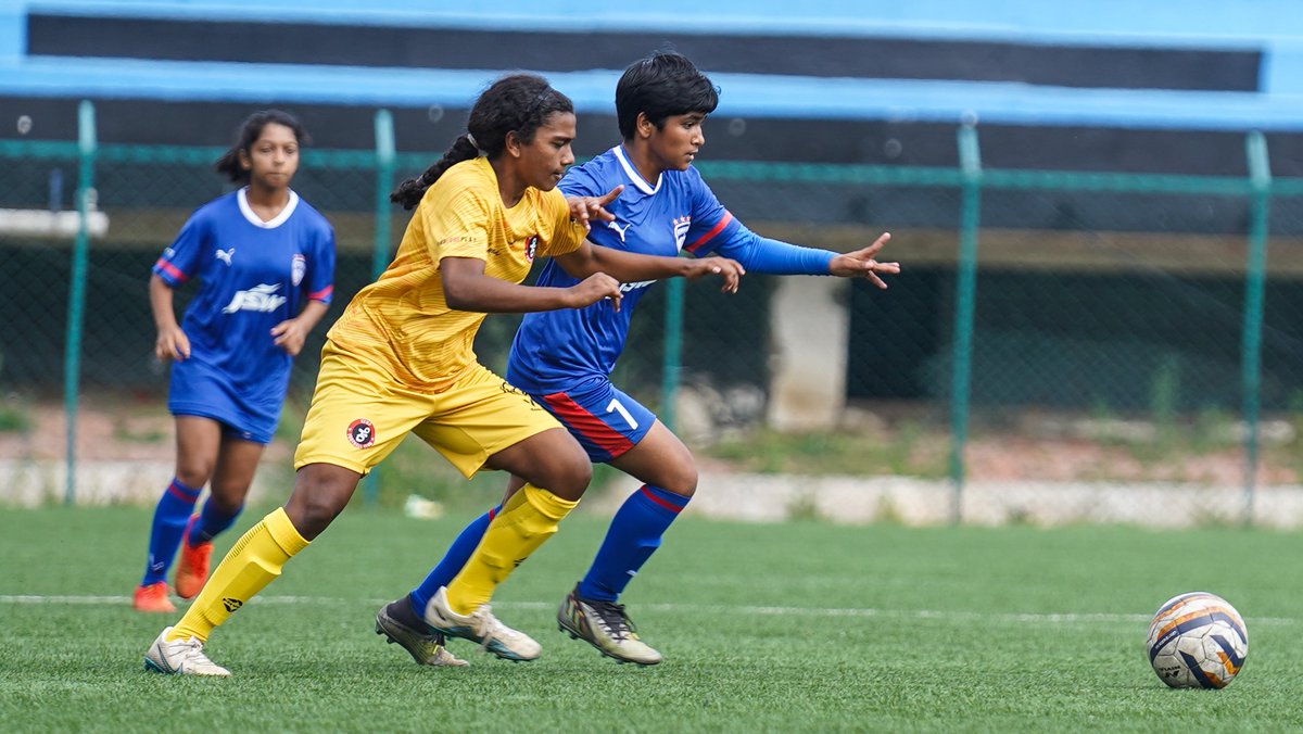 bengalurufc's tweet photo. A tough outing for our #BFCWomen, who lose 3-2 to KEMP FC in their second KWL encounter at the BFS. Chin up, girls. We go again! ⚡️
#WeAreBFC #BFCKFC #YouthDevelopment https://t.co/gSoXBxnDzn