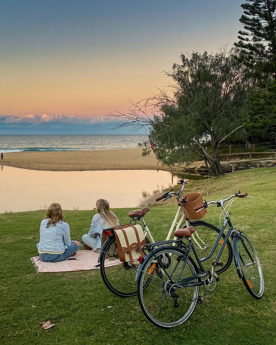 Looking for some #twilightpicnic inspo on the Sunshine Coast? ⭐💛 With spring in the air and the days getting longer, now is the perfect time to lay down a blanket and watch the magical colours in the late afternoon sky 🌈 🍭 📷 credit: @drew_j_brown