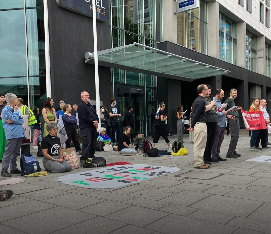 Activists block the road in East #London outside the DSEI arms fair to protest its complicity with #ApartheidIsrael in oppressing #Palestinians.
#IsraeliCrimes 
#StopDSEI