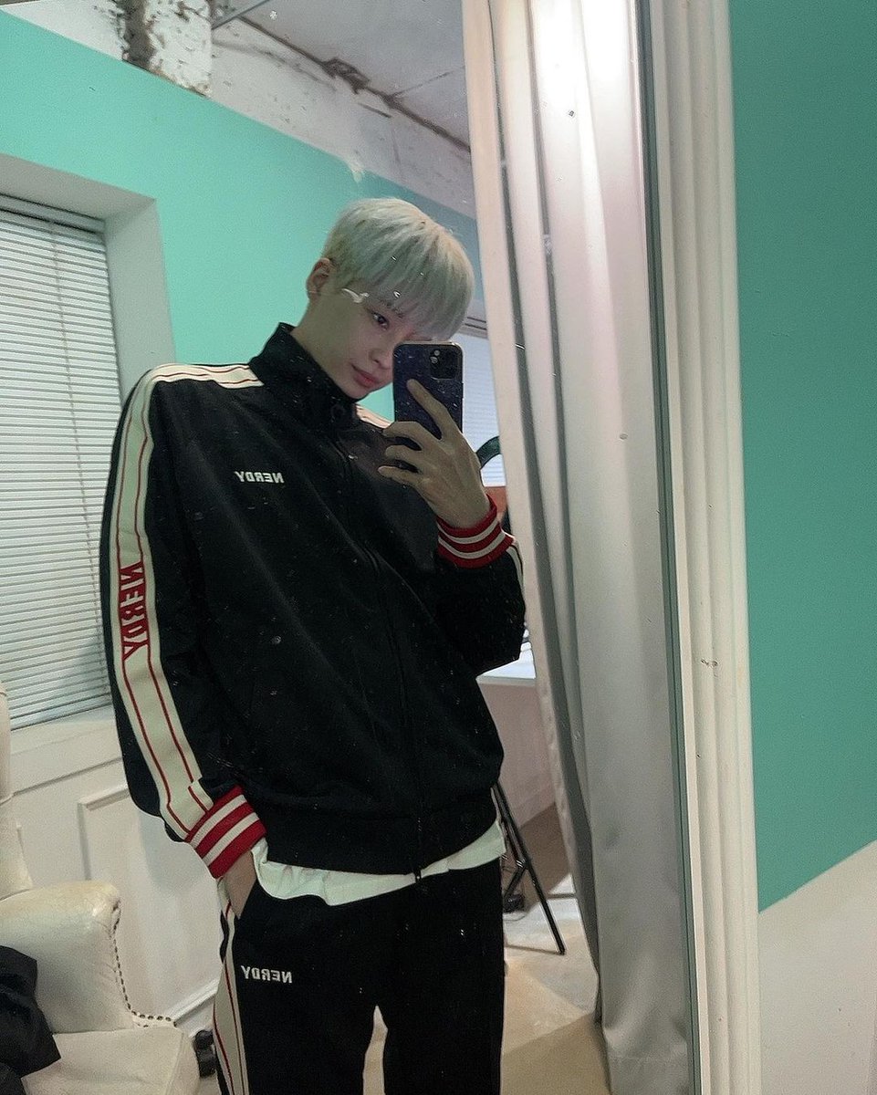코드 tweet media