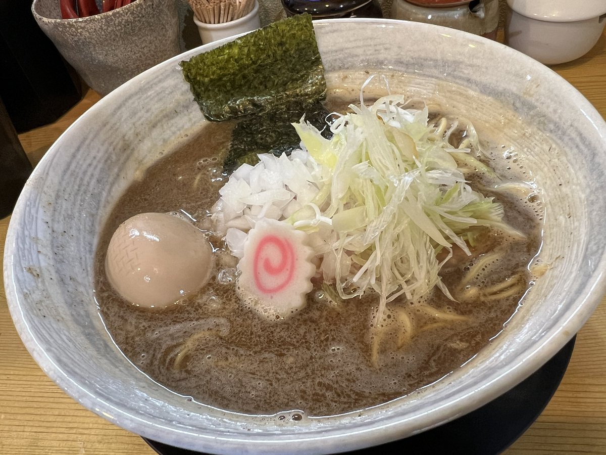 pkjA3eweBCUg92N's tweet photo. 埼玉県北足立郡伊奈町
麺屋なると

味玉濃厚煮干しそば(醤油)

帰り道に新しく出来てたのでinしちゃって来ました🍜
煮干し感が強く美味いスープ🤤
若干、全体的に塩分濃度が高いが出汁がしっかりしてるので旨みが半端ないです😍👍
美味かったです🥰
また来ようっと😆

ごちそうさまでした🙏😋✨ https://t.co/00ALD01Q5W