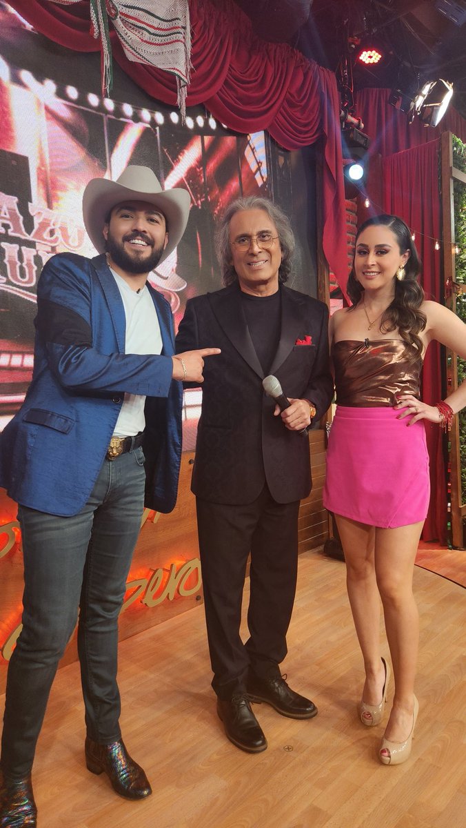 El maestro King Clave nos deleita con su canción 💅para revivir música 🎶 de unos años atrás 🕺🎤. #CorazónGrupero🤠❤️ | A las 10:30 p.m. por @amastv 7.2.📺👏