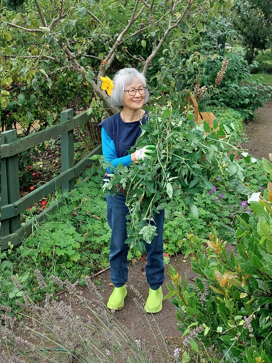 StPetersComm's tweet image. Some of our wonderful volunteers. How can anyone look so lovely whilst carrying a pile of weeds.......😊