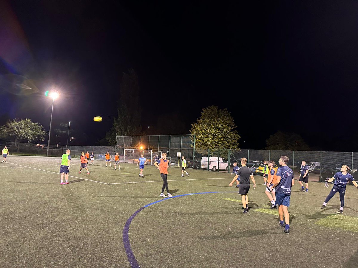 HykehamMemoria1's tweet photo. A superb session from the lads last night with 26.. yes 26 lads available for the session! 🤯🤯 looking forward to Sundays game! https://t.co/OPE5gihzbf