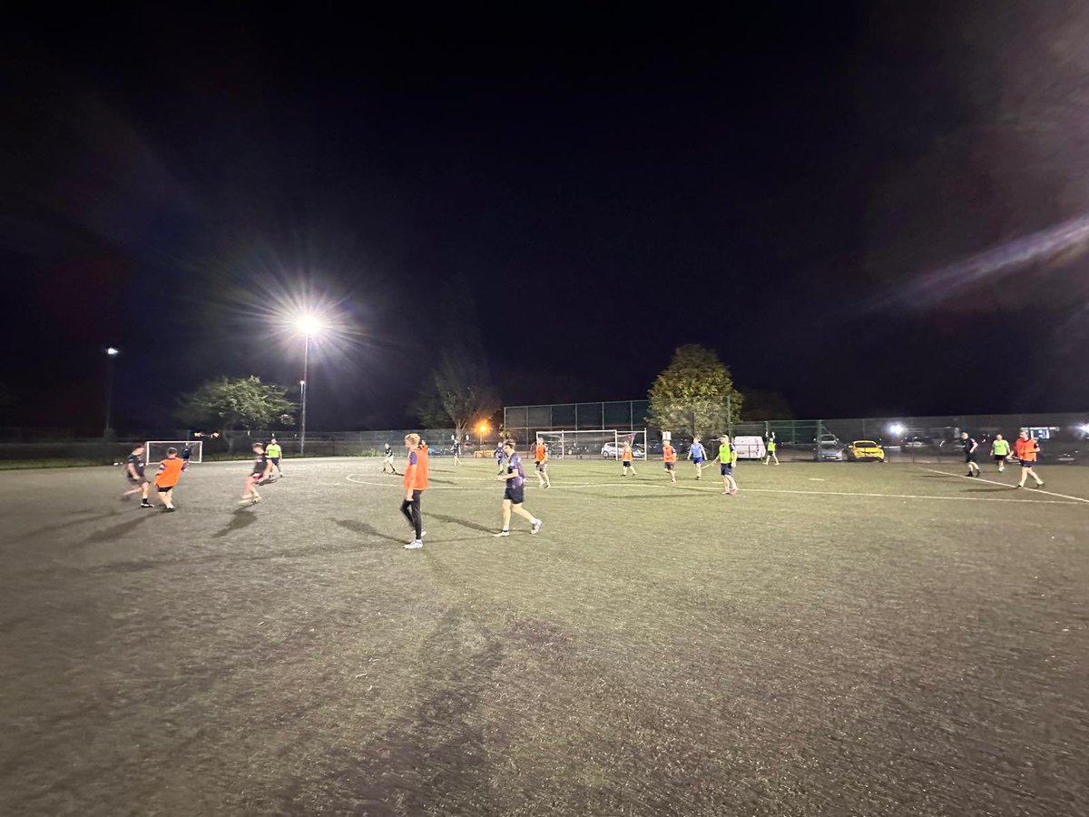 HykehamMemoria1's tweet photo. A superb session from the lads last night with 26.. yes 26 lads available for the session! 🤯🤯 looking forward to Sundays game! https://t.co/OPE5gihzbf