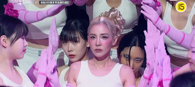 2NE1Achievement's tweet photo. Dara received praise from Knets on Street Woman Fighter 2, most of them said she did a really good job by not standing out so much from the crew which they liked alot. https://t.co/BfBYzgxxH2