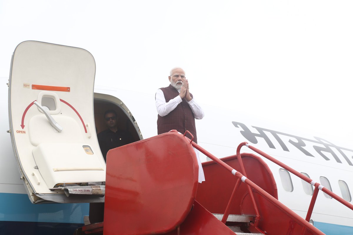 JM_Scindia's tweet photo. मध्य प्रदेश आगमन पर माननीय प्रधानमंत्री श्री @narendramodi जी का समस्त प्रदेशवासियों की ओर से हार्दिक स्वागत एवं अभिनन्दन। https://t.co/4nPrIjw61J