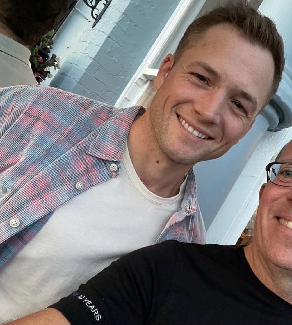 for having a basic white man style im literally in love with it. like even it wasn’t taron, i gotta give the man credit, he knows how to shop for the way he looks. I can’t even do that. 😭