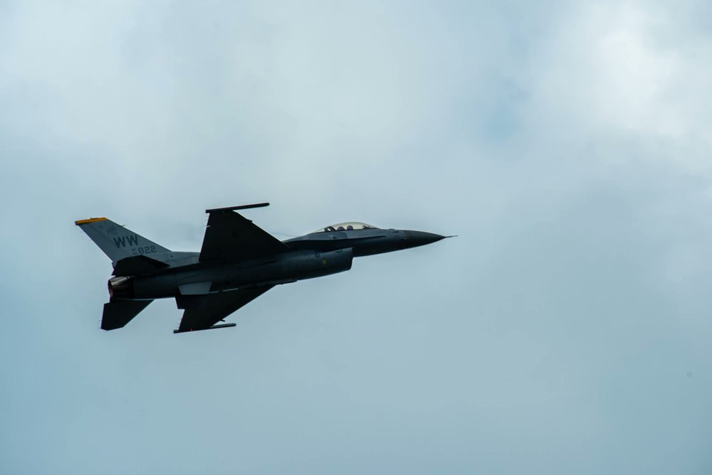 航空祭　F-16 アメリカ空軍　パシフィックデモチーム　三沢基地　横田基地 sddefault.jpg