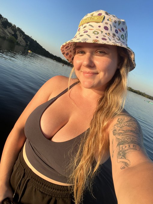 the only cancer on earth who can&rsquo;t swim https://t.co/LgxedI9Yys