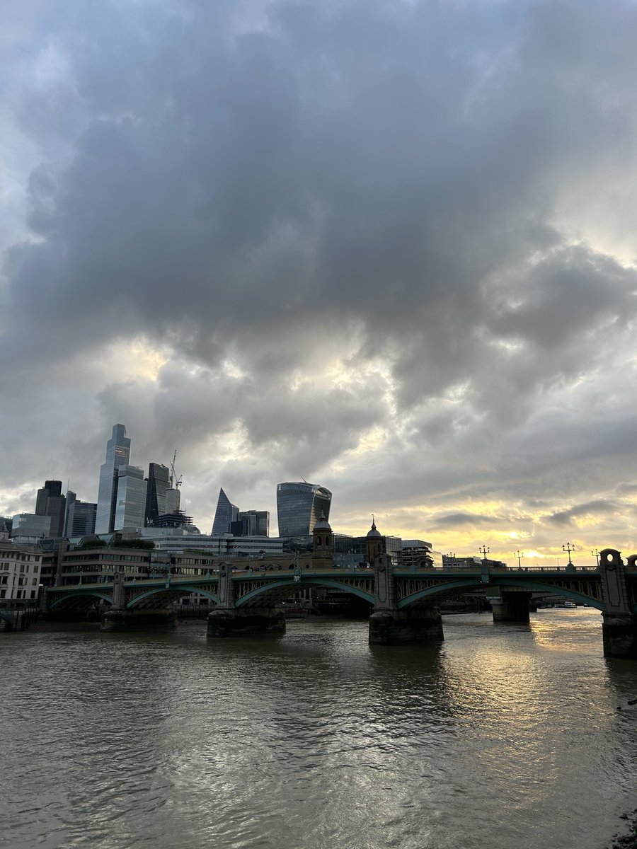 Crafty_General's tweet image. #ToBeOrNotToBe #ThirtyThree #AllTheThrees #Broadbent #Shakespeare Some things just seem to fall into place in the most unexpected ways. A gentle recovery jog this morning and plenty of hydration needed. #MentalHealthAwareness