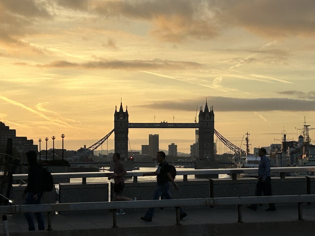 Crafty_General's tweet image. #ToBeOrNotToBe #ThirtyThree #AllTheThrees #Broadbent #Shakespeare Some things just seem to fall into place in the most unexpected ways. A gentle recovery jog this morning and plenty of hydration needed. #MentalHealthAwareness