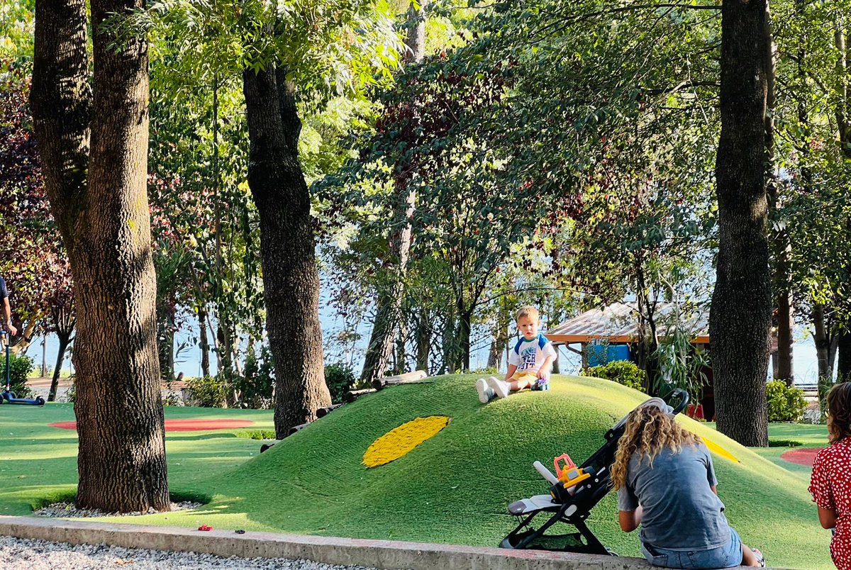 Mirëmëngjes nga këndi i lojërave në Parkun e Liqenit!🏞️😍🤸🏃

#PlayTirana 
#activelife 
#parkuiliqenit 
#këndiilojërave 
#luajmënëpark 
#argëtim 
#natyrë
#naturelover