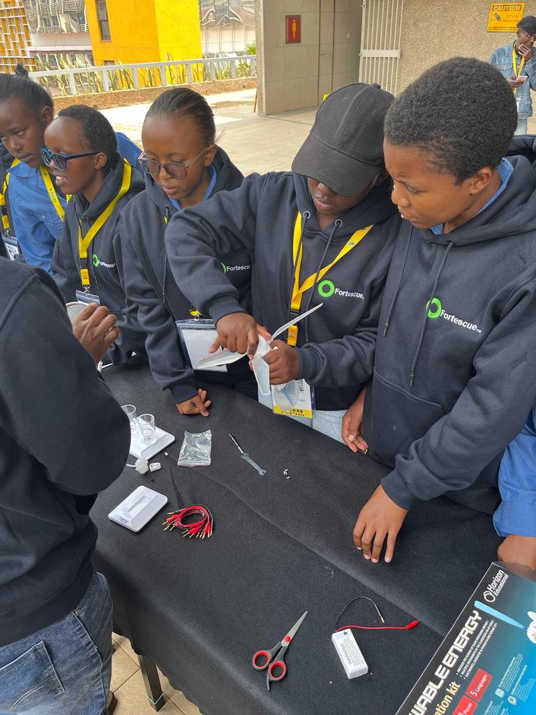 Say hi 👋 to some of our young Kenyan friends from schools nearby our planned green ammonia project in Naivasha. Together we showed the @AYCAssembly2023 how to make green hydrogen using: 💦 water + ⚡ electrolysers + ☀️ sunlight #AYCA2023 @JacobsLadder_A