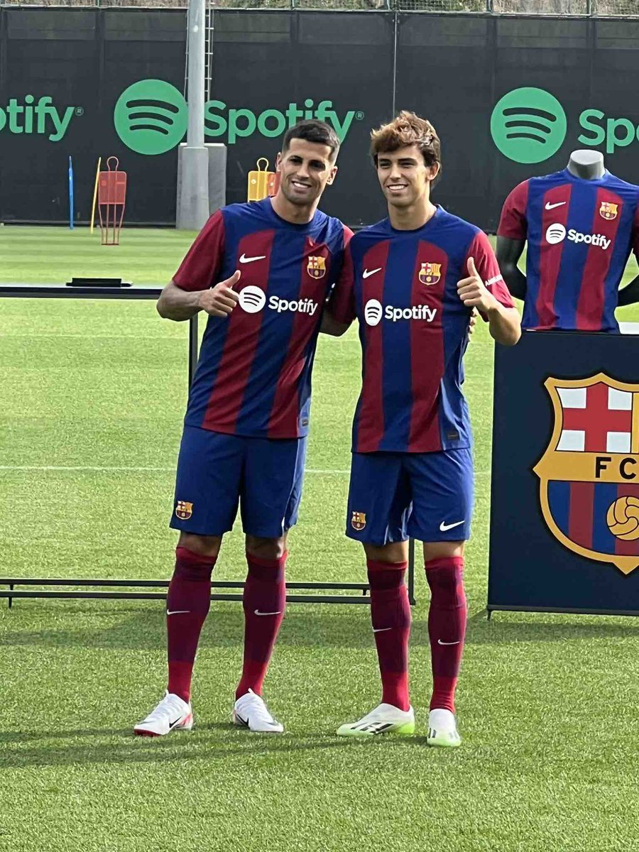 Souf9292's tweet photo. 🔵🔴 #آخر_خبر :🔥💣🚨 𝐉𝐎Ã𝐎² 🇵🇹🇵🇹 ✅💙❤️

🖐️ دائماً وأبدًا وفي كل الظروف.
#فيسكا_برسا ، #فيسكا_كتالونيا 💙❤️ https://t.co/lCoHeDgrSk