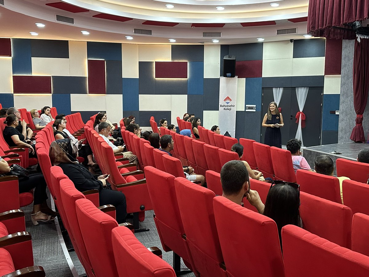 1.sınıf velilerimize yönelik ‘Veli-Öğretmen Tanışma, Süreç Bilgilendirme ve Kademe Tanıtım Sunumu’nu gerçekleştirdik.❤️💙

2023-2024 Eğitim Öğretim yılının tüm öğrencilerimize başarı getirmesini temenni eder, katılımlarından dolayı velilerimize teşekkür ederiz.💐